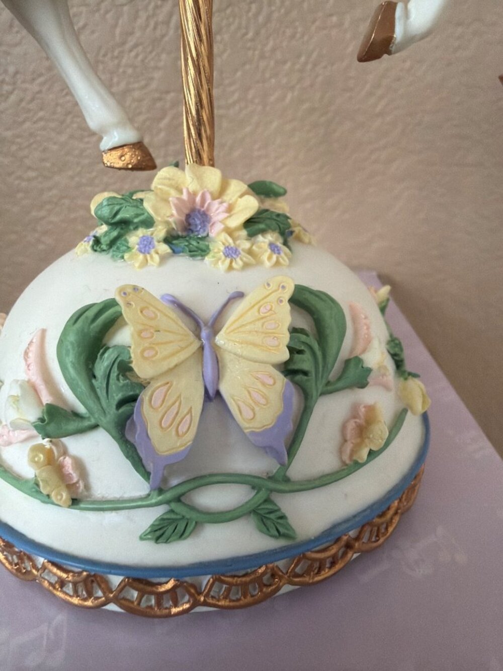 SFMB Spring Horse Carousel Music Box NIB Plays Younger Than Springtime 4" - Picture 13 of 17
